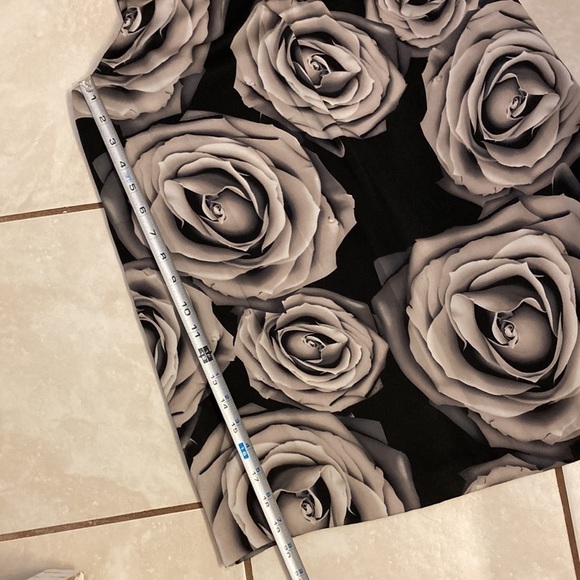 Express Rose sleeveless top - Picture 7 of 10